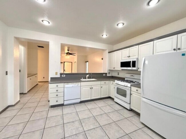 Foto del edificio - 55+ Community in Prime Henderson Green Valley Location!