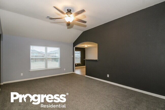 Building Photo - 204 Cottonwood Dr