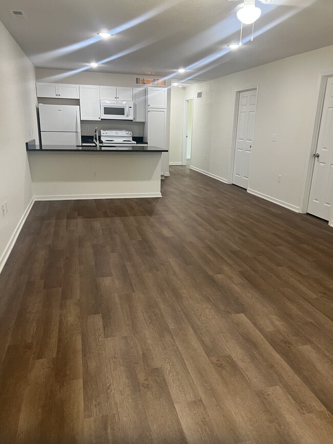 Building Photo - 217 Polk St