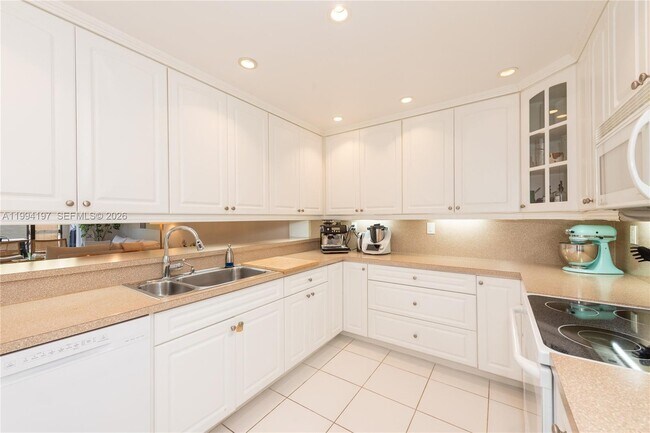 Foto del edificio - 251 Crandon Blvd