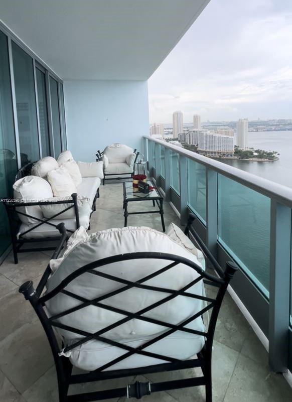 Building Photo - 1331 Brickell Bay Dr