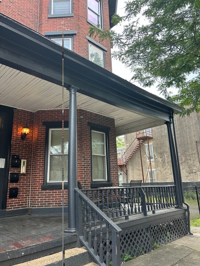 Foto del edificio - 217 Hamilton Ave