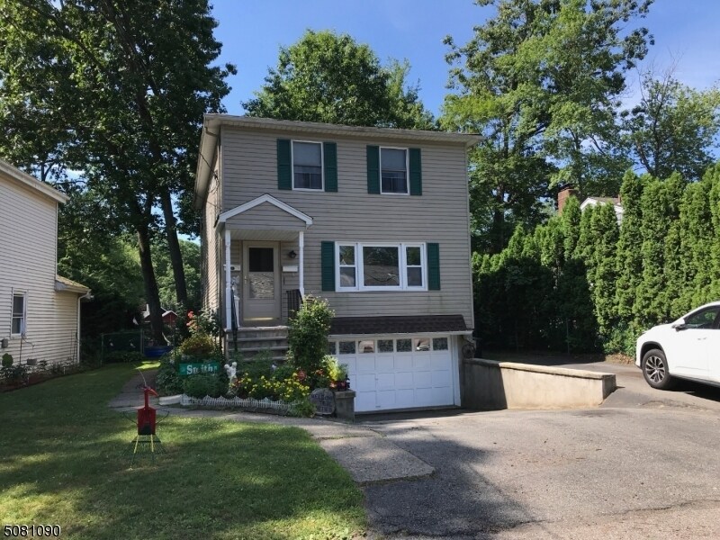 Primary Photo - 69 Lakeside Ave
