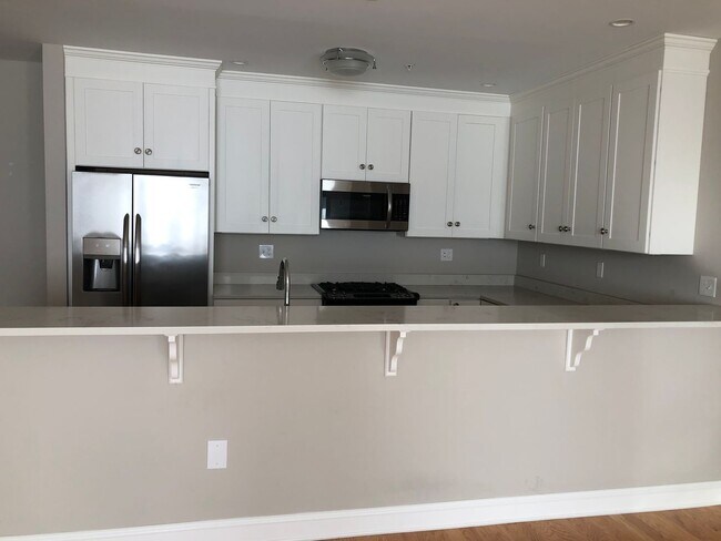 Building Photo - NEW TO MARKET - DEERPOINT AT INWOOD CONDOM...