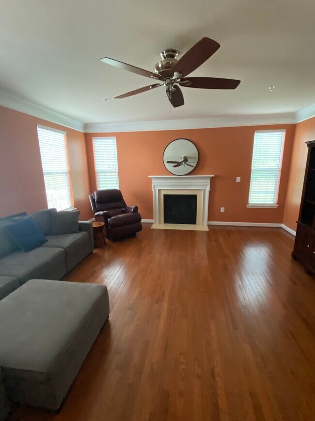 Family Room - 1901 Orchard Hill Dr