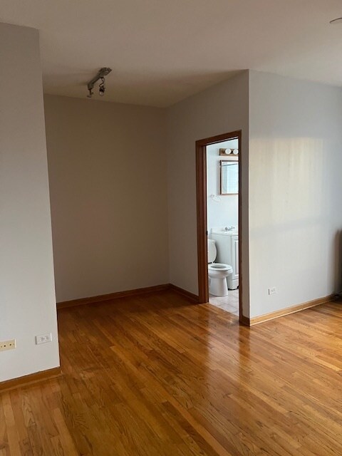 Building Photo - 1624 W Morse Ave