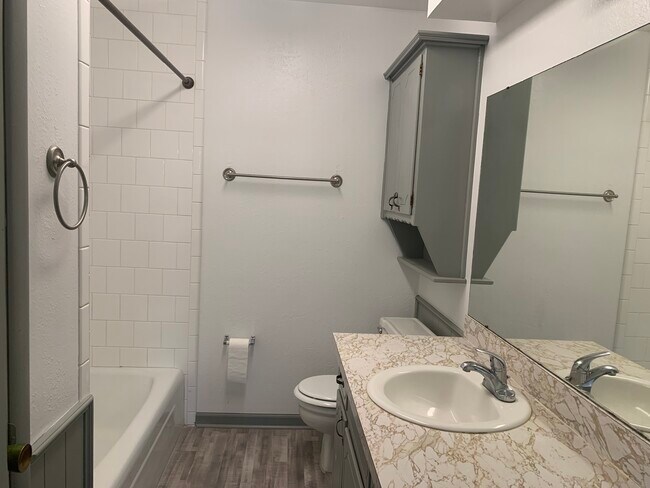 Building Photo - 506 S Woodland Dr