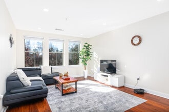 Building Photo - 4 Harvest Dr