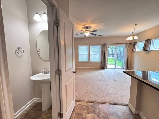 Foto del edificio - Modern 2-Bedroom Suite Home Near Hospitals...