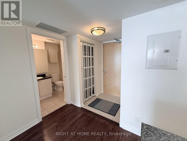 Building Photo - 250 Lett St