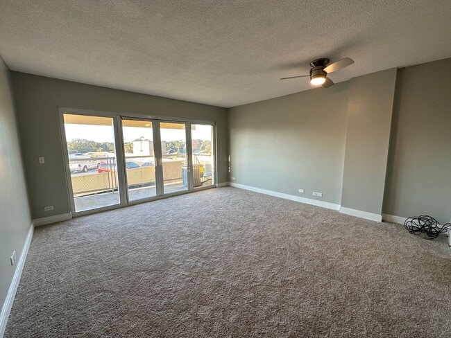 Building Photo - Condo for Rent in Bayshore Condominiums ~ ...