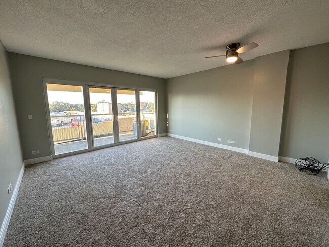Foto del edificio - Condo for Rent in Bayshore Condominiums ~ ...