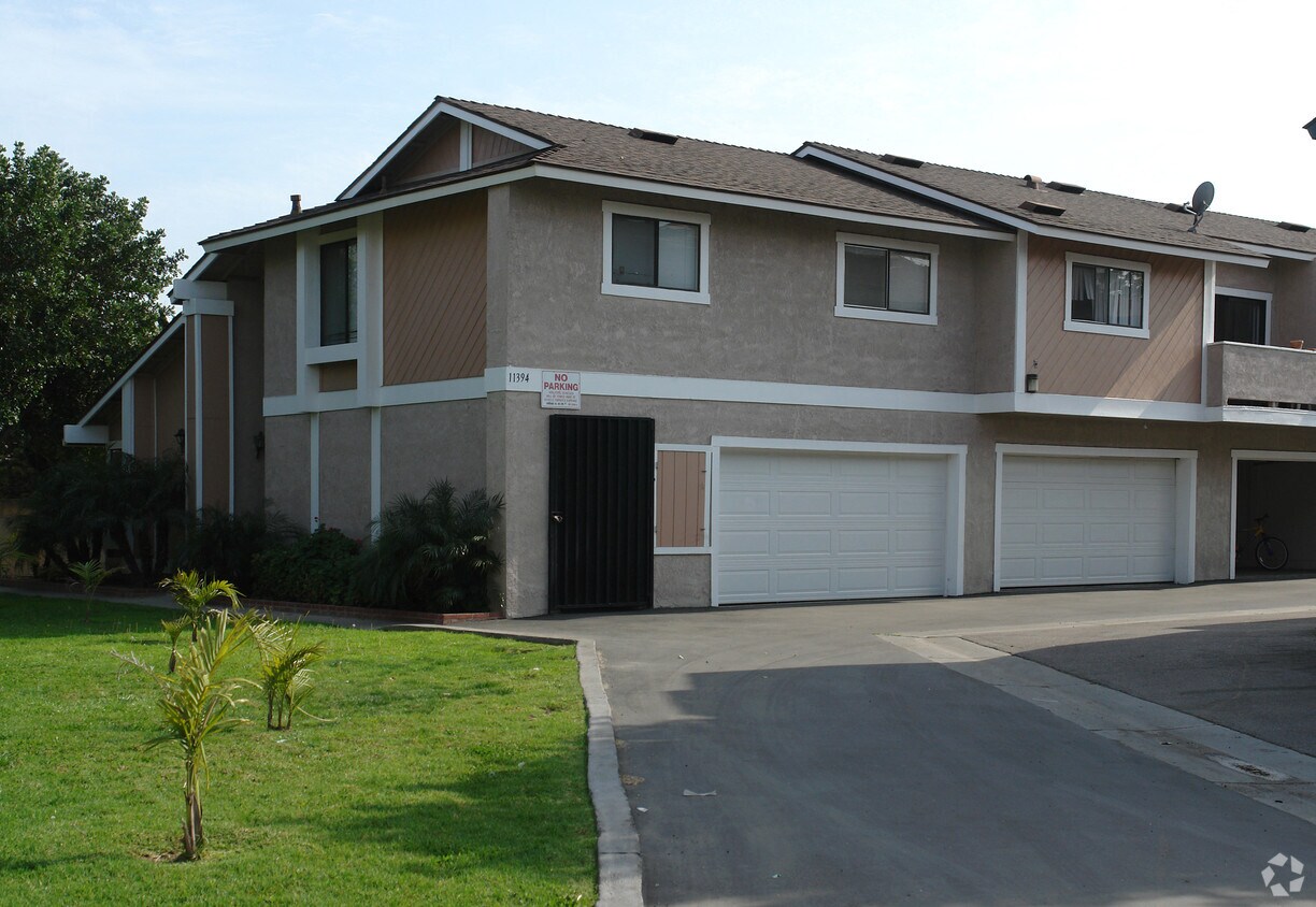Building Photo - 11394 Magnolia Ave