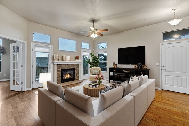 Building Photo - LUXURY PATIO HOME IN DISTRICT 20 SHOWING B...