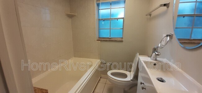 Foto del edificio - 1053 Spring Garden St