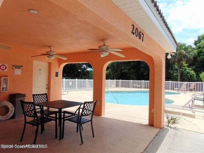 Foto del edificio - 2087 Hidden Grove Ln