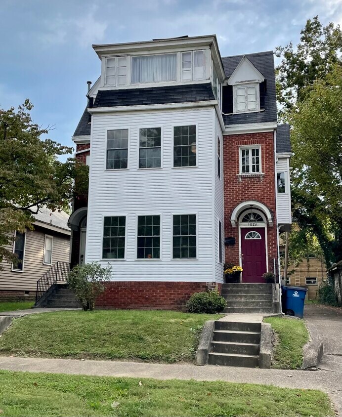 1220 1/2 6th St Unit 1/2, Huntington, WV 25701 Apartment for Rent in