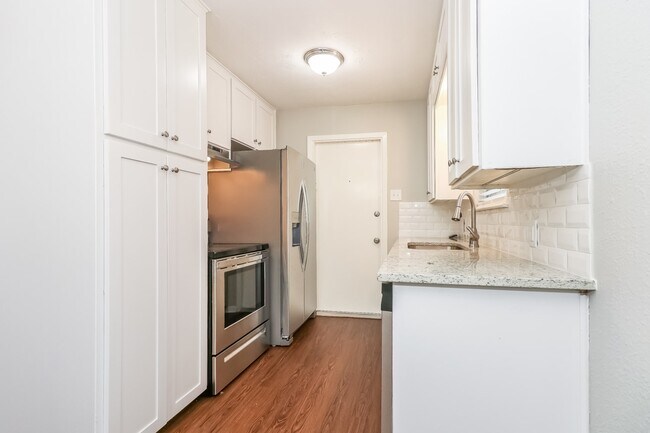 Building Photo - 2608 Shady Grove Dr