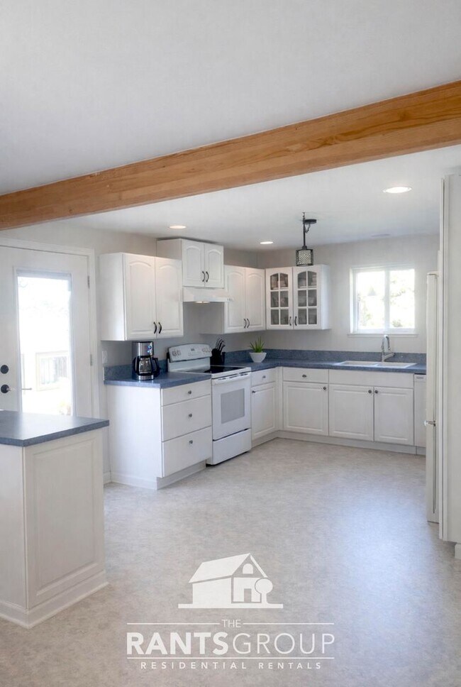 Foto del edificio - One-of-a-kind 3-Bedroom Rambler Located in Lacey’s Historical District!