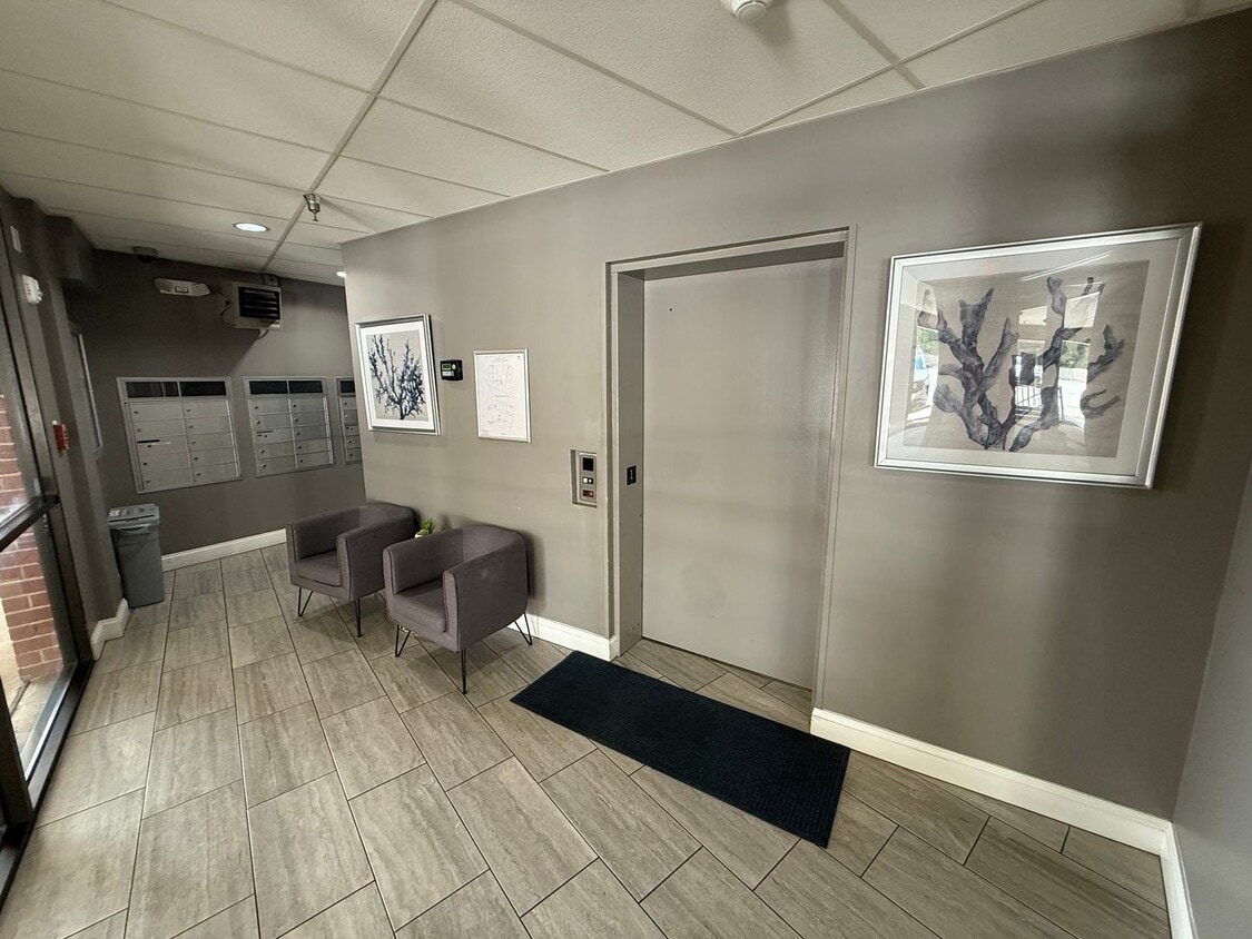 Foto principal - RENT SPECIAL - 1/2 SECOND MONTHS RENT - Ch...