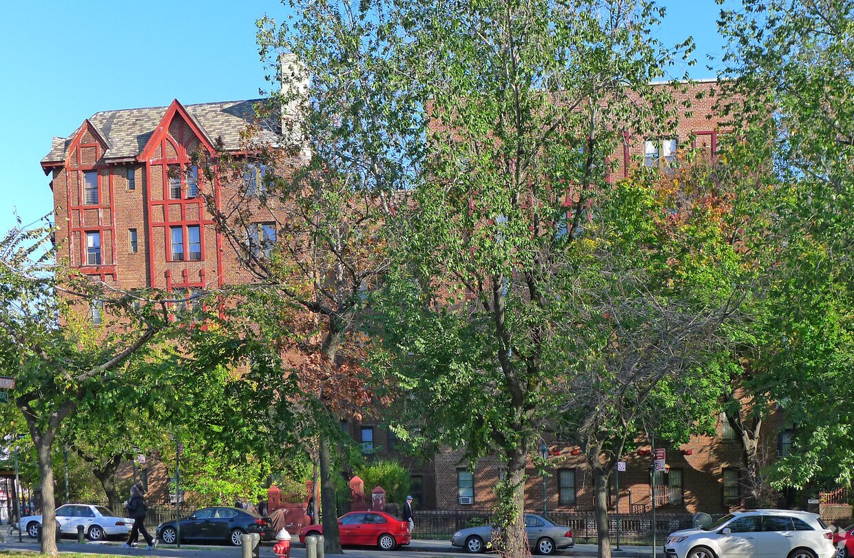 Fotografía del edificio - 187-211 Eastern Pky