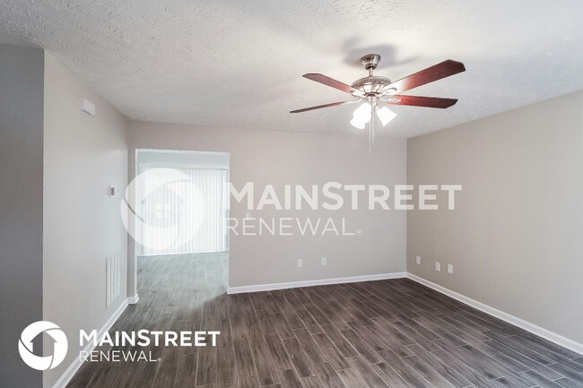Foto del edificio - 6793 Creeks Edge Ct