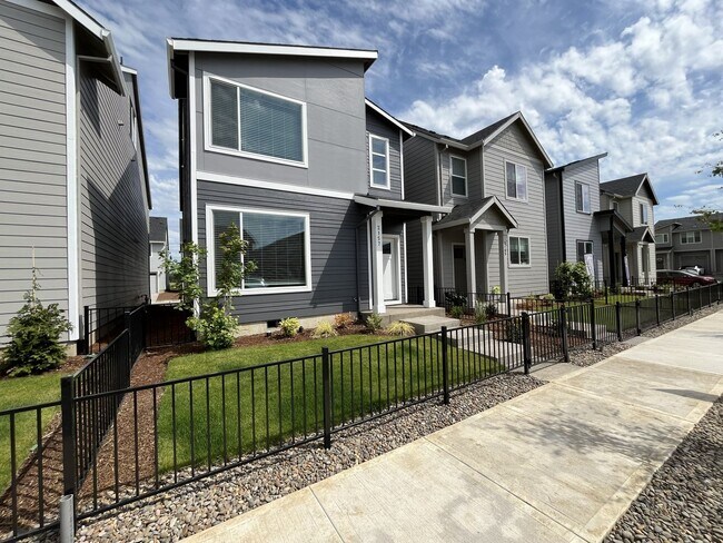 Foto del edificio - Beautiful Newer Construction 4 Bedroom Forest Grove Home with Open Layout, Quartz Kitchen & Moder...