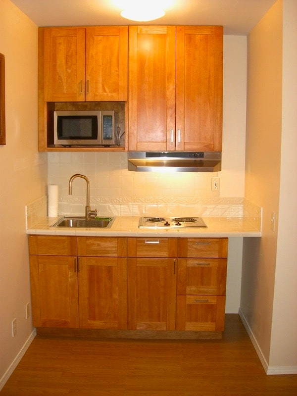 Kitchen - 635 Charles St
