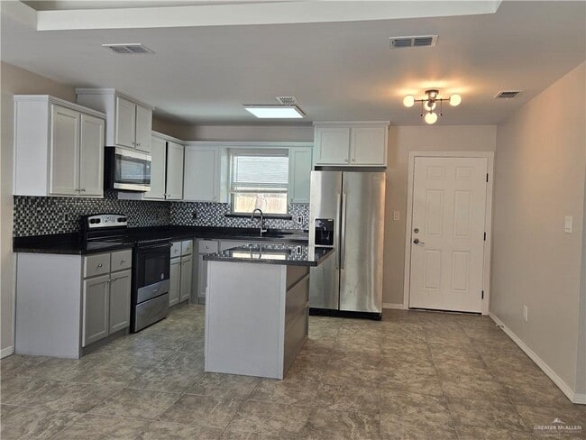 Building Photo - 16 N Ebony St