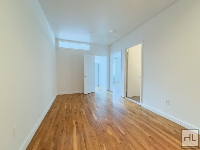 Foto del edificio - NOLL STREET / Spacious Bushwick 2-Bed 1-Bath / 1-Month Free