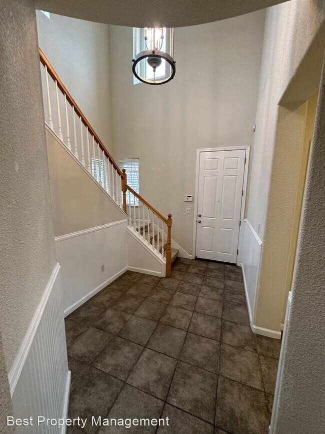 Building Photo - 4 br, 3 bath House - 141 McDermott Ave