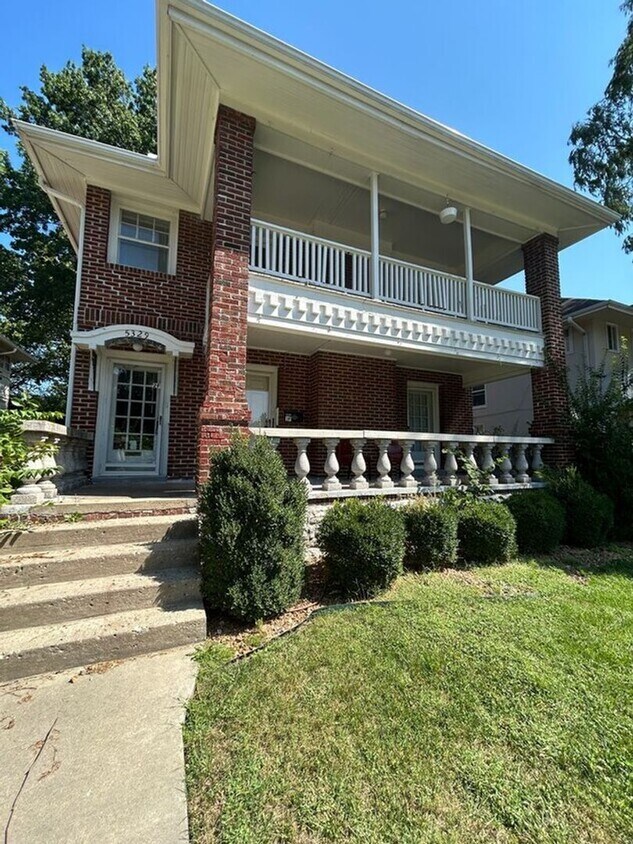 5329 Holmes St Unit 5329 Holmes St. 2F, Kansas City, MO 64110 Room