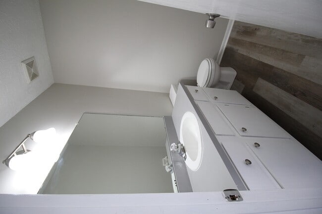 Building Photo - 2736 Walden Bluff Ct