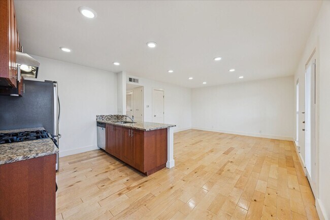 Foto del edificio - 2/1 Windsor Park Condo - Available Now!