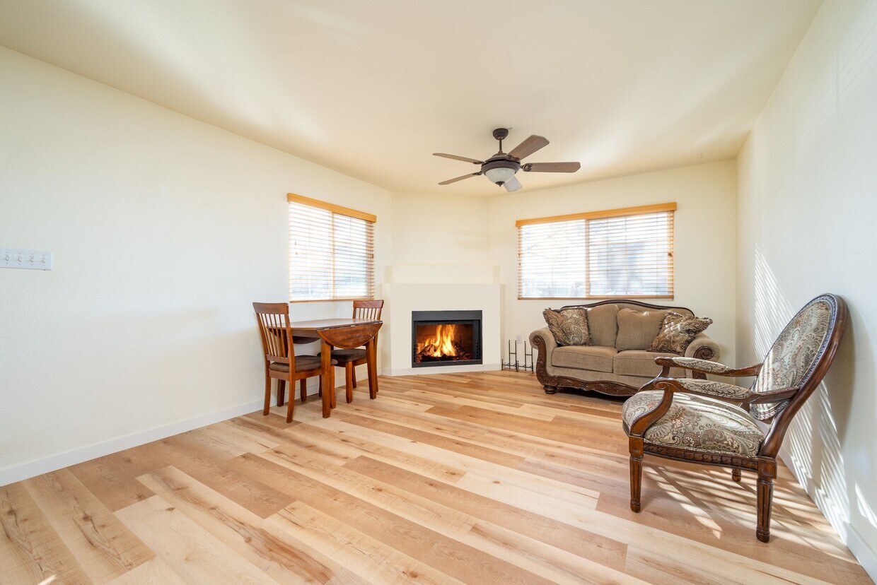 Foto principal - Available Now this Lovely One Bedroom Condo
