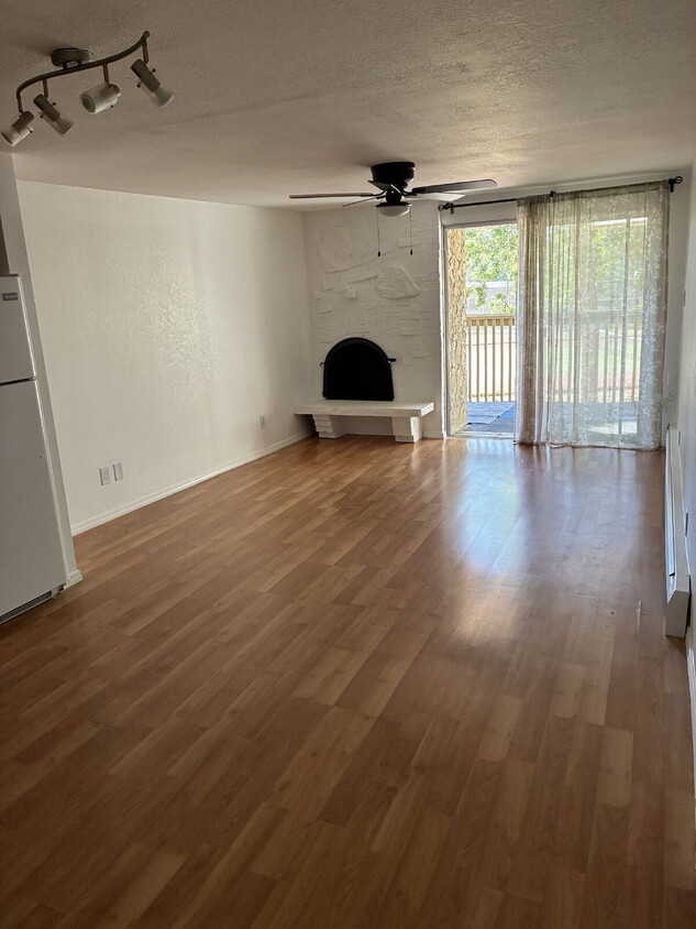 Beautiful Updated 1 Bedroom 1 Bathroom - Huge Living Room! - Beautiful Updated 1 Bedroom 1 Bathroom - Huge Living Room!