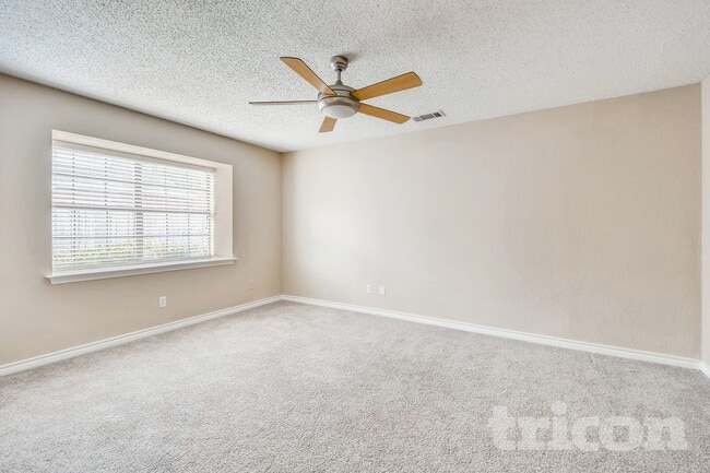 Building Photo - 641 Park Ln