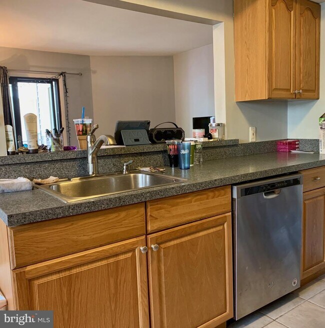 Building Photo - 705 Gregorys Way