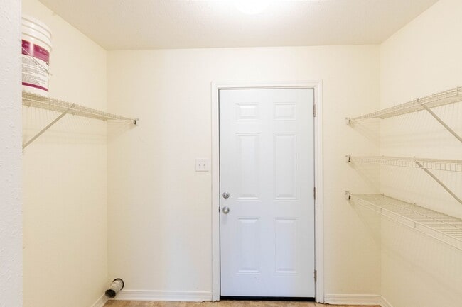 Building Photo - 17235 Avondale Cir