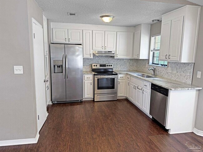 Foto del edificio - 7524 Sandy Creek Dr