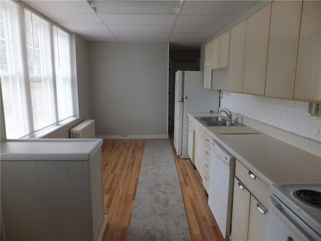 Foto del edificio - 421 Willow Rd