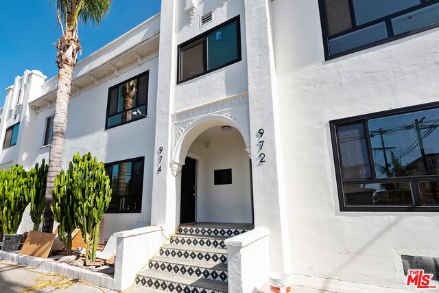 Building Photo - 980 N El Centro Ave
