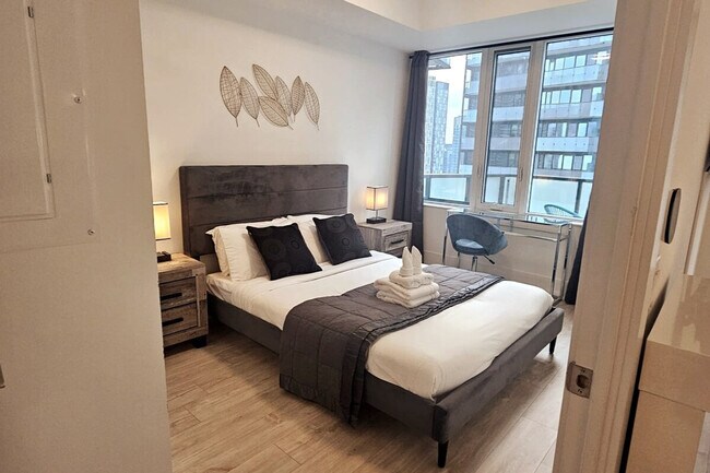 Photo du bâtiment - 484 Front St W