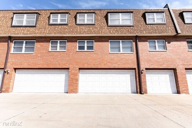Foto del edificio - 2 br, 1 bath Apartment - 7111 N Miramar Dr