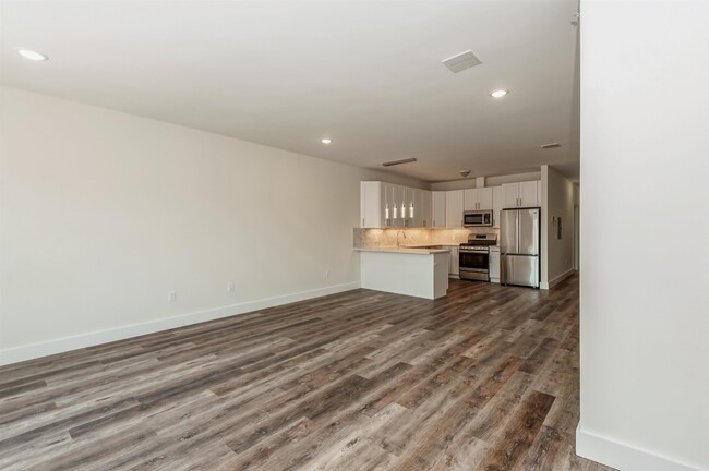 Building Photo - 6113 Buchanan Pl