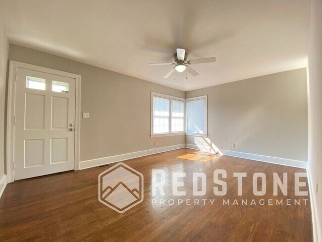 Building Photo - 2 Bedroom, 1 Bath - House