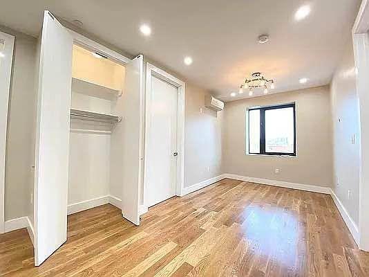 Foto principal - 2 bedroom in Bronx NY 10452