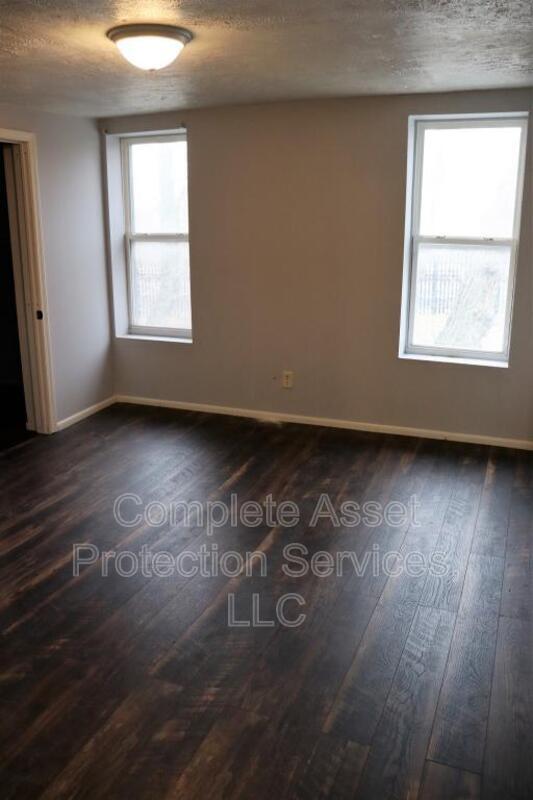 Building Photo - 117 Columbia St