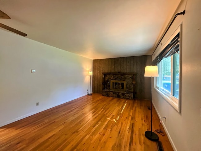 Building Photo - 1857 9th Ave E