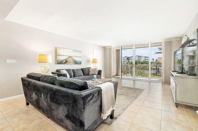 Foto del edificio - 2860 S Ocean Blvd